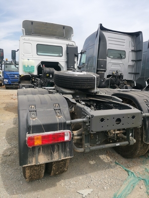 Reboque de caminhão de trator de 371HP de diesel de segunda mão usado com design de pneus sem tubos