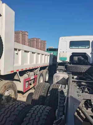 Caminhão de descarga com capacidade de carga de 21 a 30 t e caminhão-trator usado