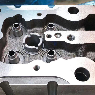 Montagem da cabeça do cilindro do automóvel Az1095040123 para Sinotruk HOWO Peças sobressalentes de camião em prata