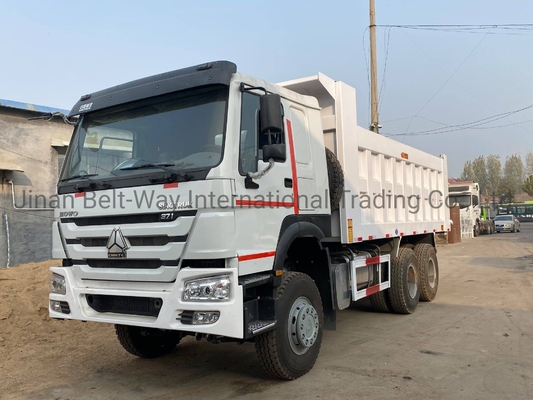 Venda caminhões de descarga Sinotruk HOWO 6X4 com certificação ISO pneus e 351-450 hp