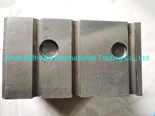 Partes do sistema de direcção Engrenagem de direcção para o Sinotruk HOWO Truck Cylinder Head Az1560040058